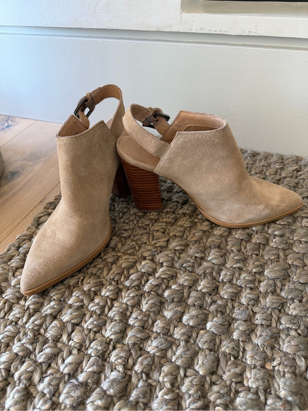 Exquisite Women's Halogen Tan Suede Slingback Pointed Toe Block Heel Boots - Picture 5 of 9